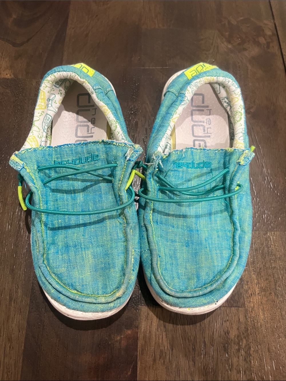 hey dude Kids' Turquoise Slip-On Shoes Wally youth chambray gamer y1-2